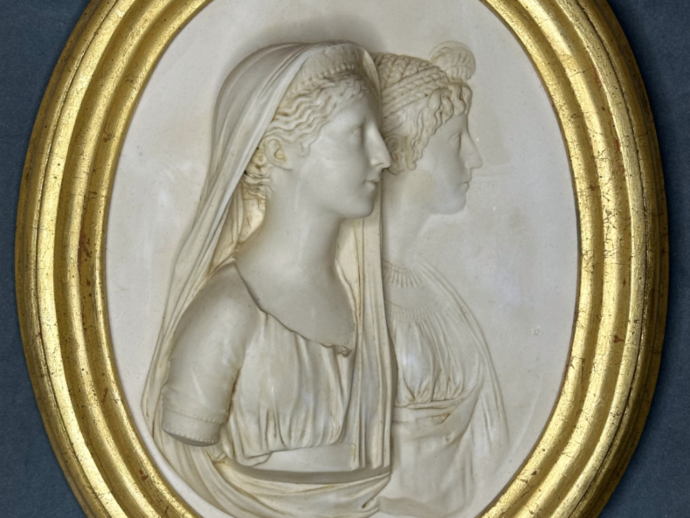 Abbildung eines Reliefs mit vergoldetem Rahmen